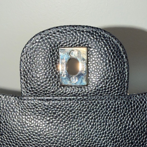 CHANEL Black Quilted Jumbo Leather Flap Shoulder Bag with Chain Strap- Caviar - Picture 5 of 12